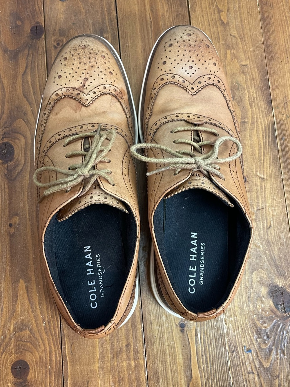 Cole Haan Mens size 10.5M tan leather wingtip Oxford shoes with lugged soles